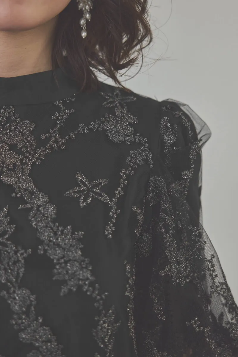 ブラックのフラワーエンブロイダリーAラインドレス