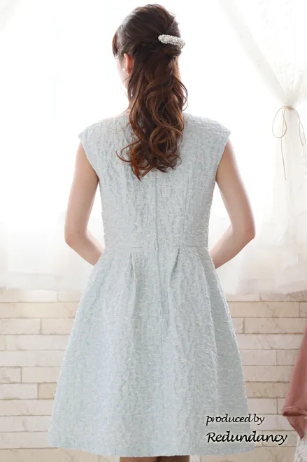 ライトブルーのフレンチスリーブドレープドレス