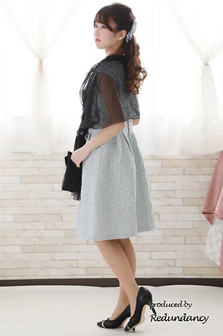 ライトブルーのフレンチスリーブドレープドレス