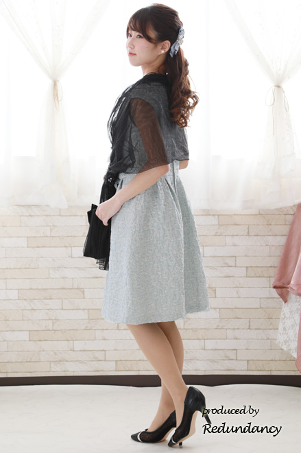 ライトブルーのフレンチスリーブドレープドレス