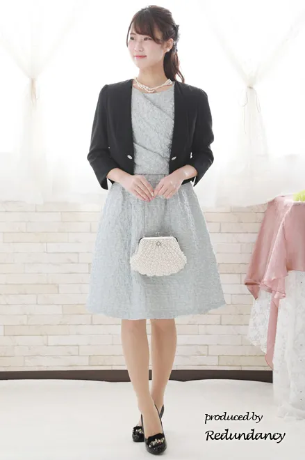 ライトブルーのフレンチスリーブドレープドレス