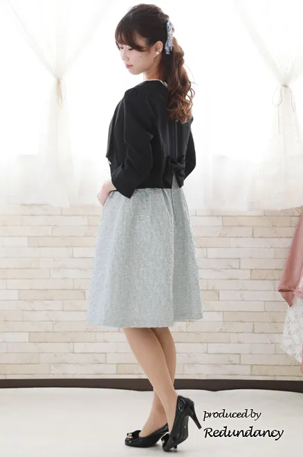 ライトブルーのフレンチスリーブドレープドレス