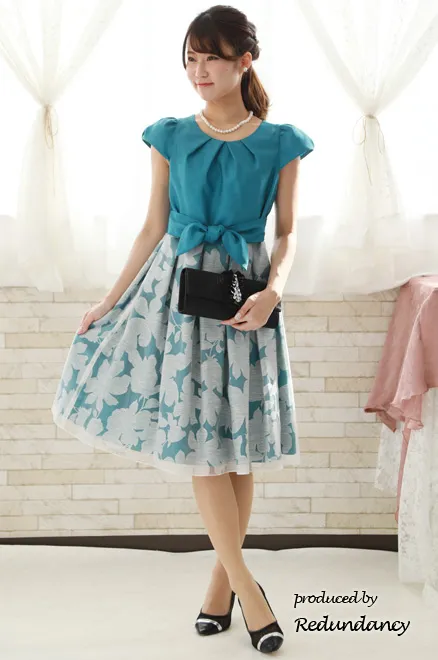 ブルーグリーンの花柄パフスリーブドレス