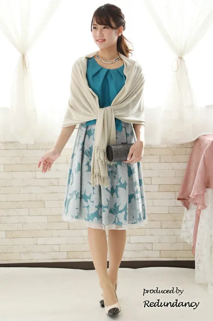 ブルーグリーンの花柄パフスリーブドレス