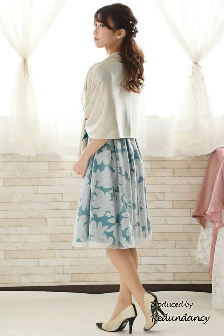 ブルーグリーンの花柄パフスリーブドレス