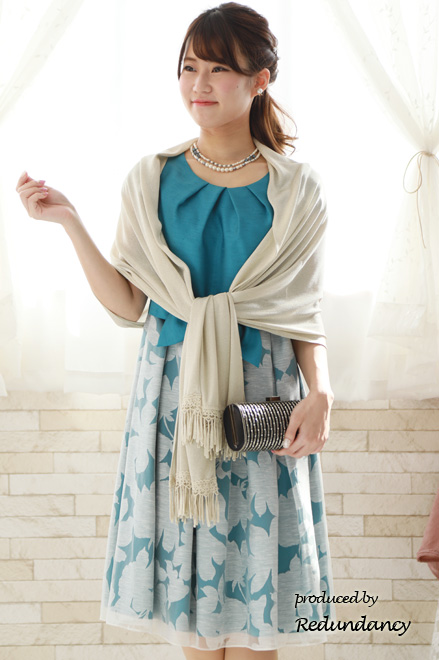 ブルーグリーンの花柄パフスリーブドレス