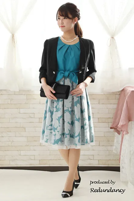 ブルーグリーンの花柄パフスリーブドレス