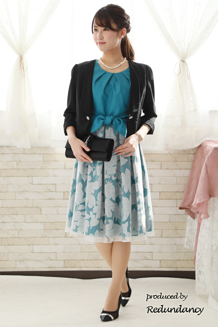 ブルーグリーンの花柄パフスリーブドレス