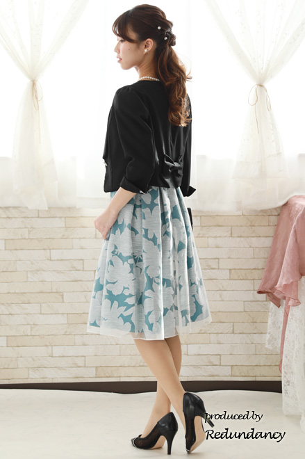 ブルーグリーンの花柄パフスリーブドレス