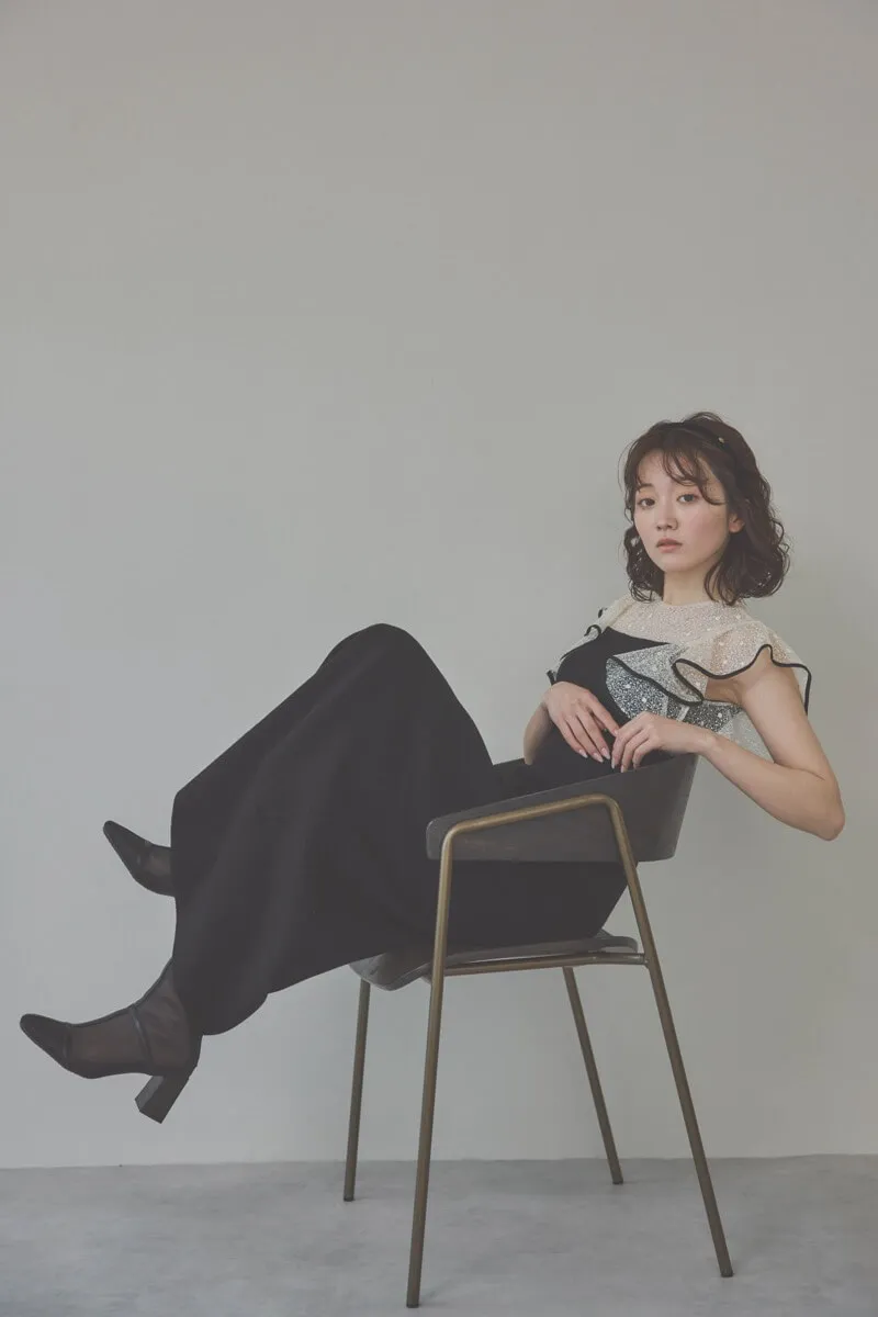 ブラックのニットドレス