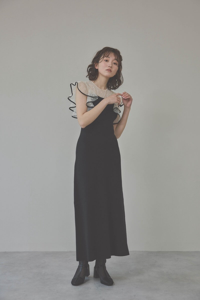 ブラックのニットドレス