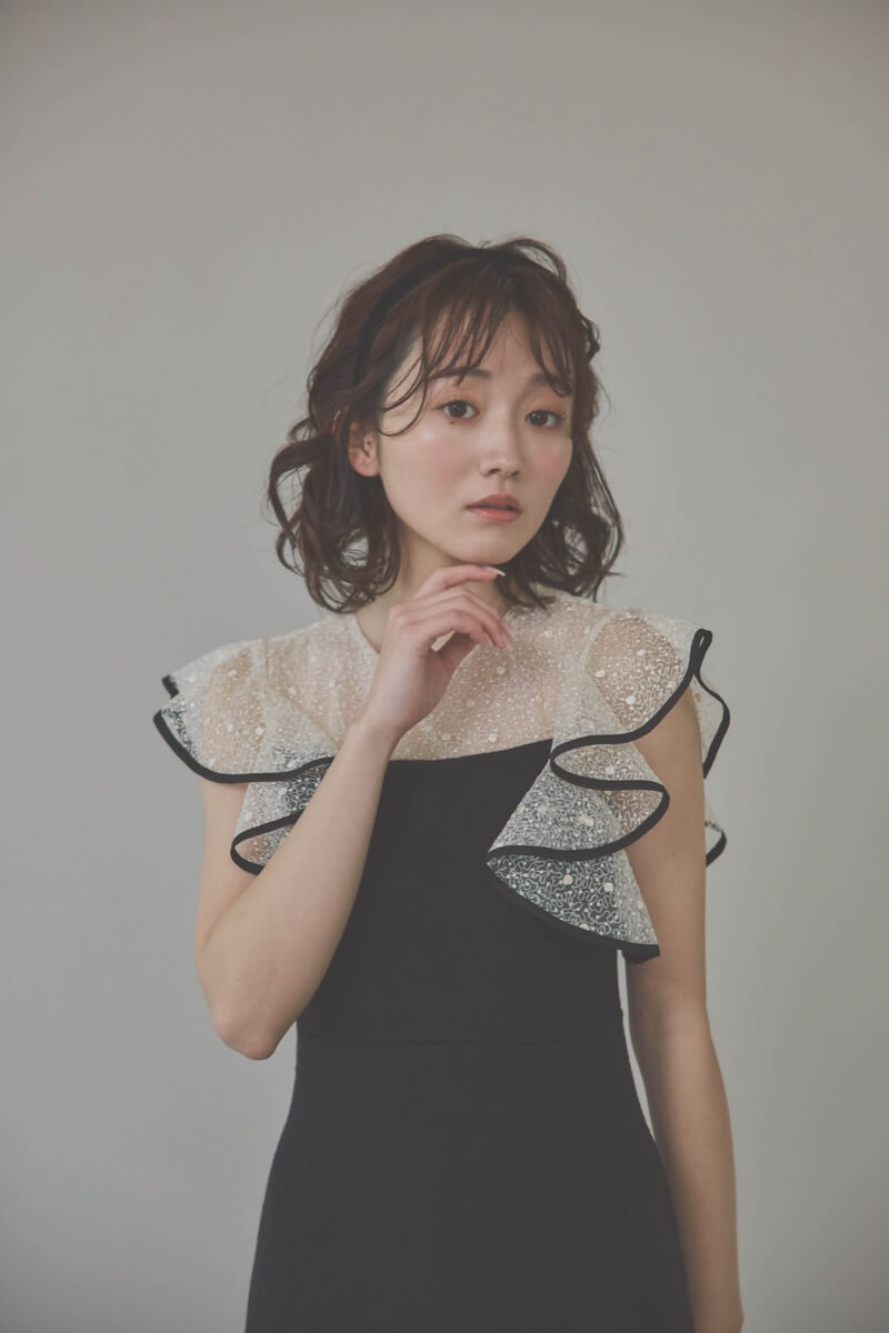 ブラックのニットドレス