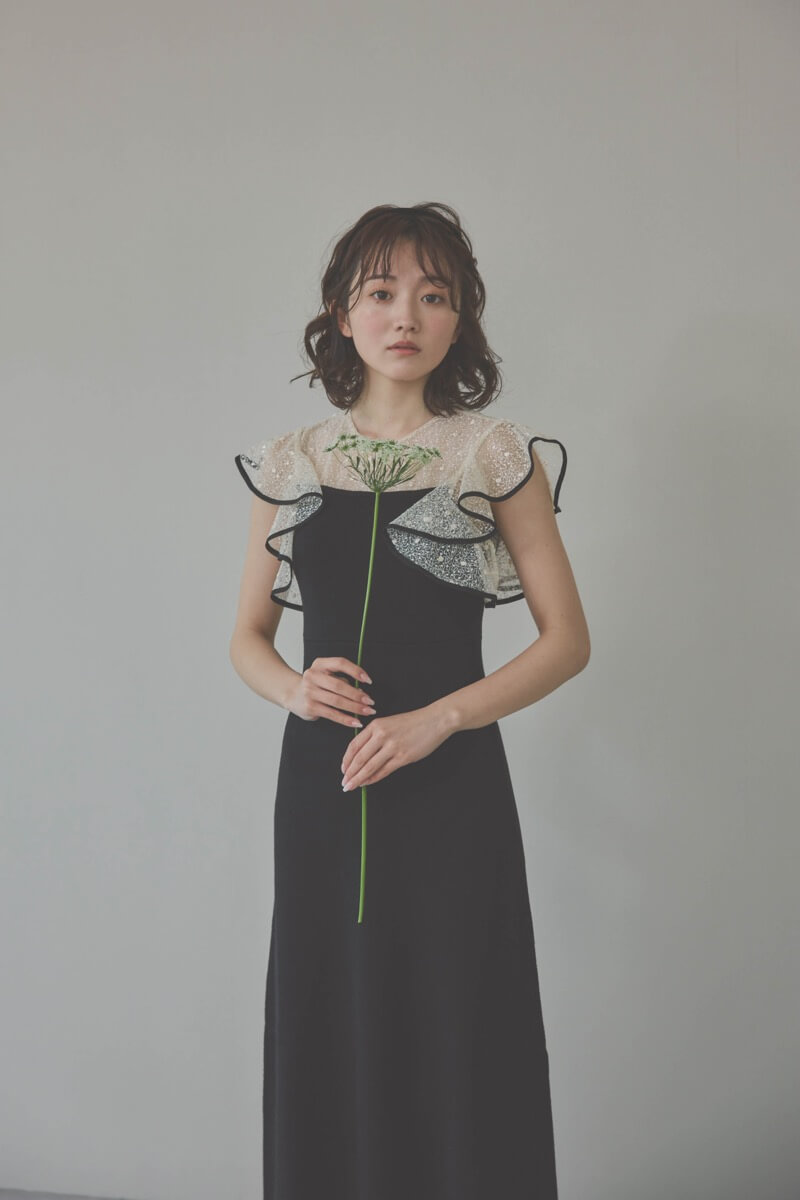 ブラックのニットドレス