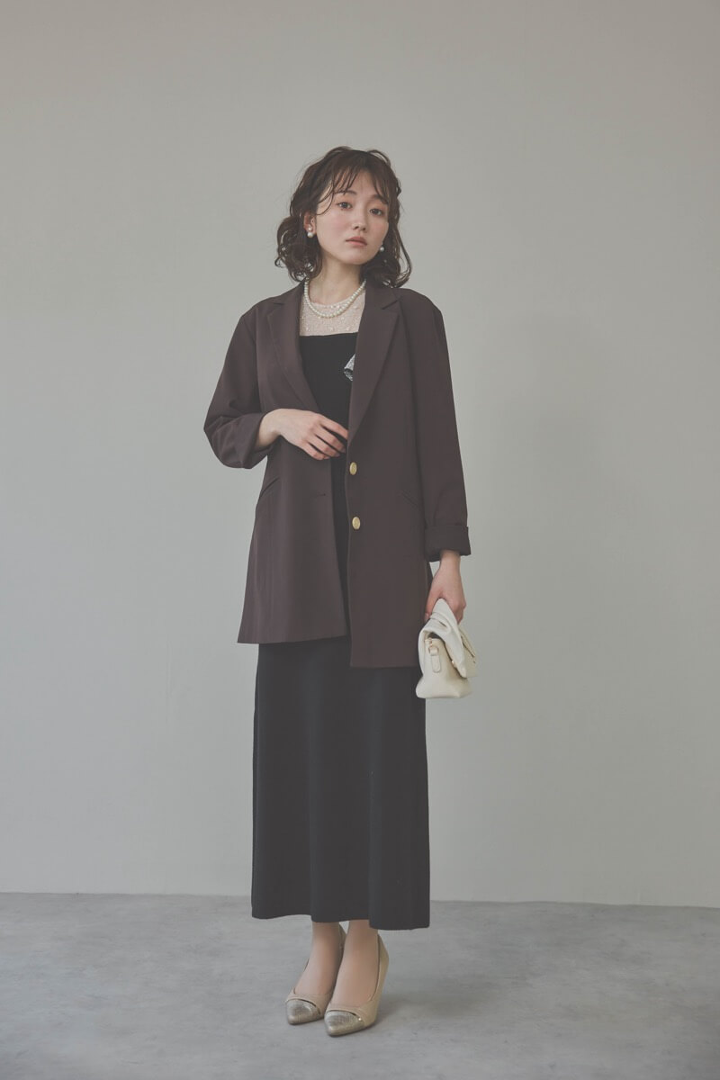 ブラックのニットドレス