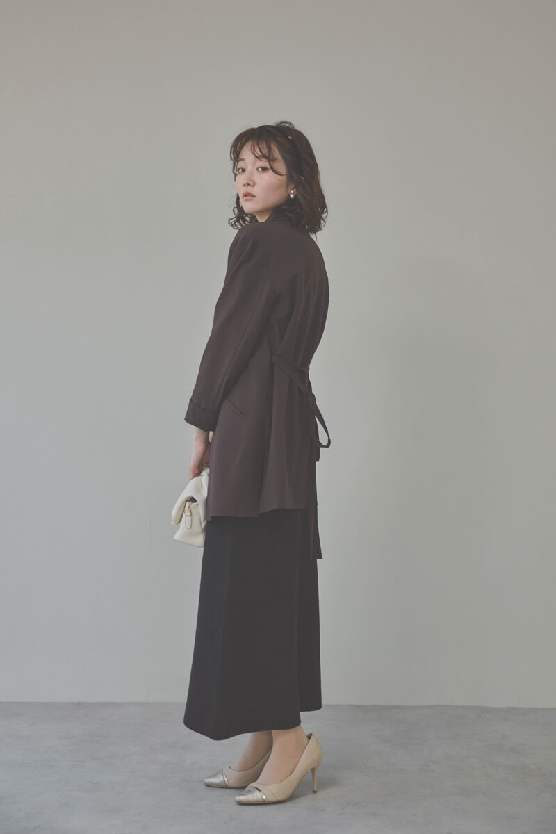 ブラックのニットドレス