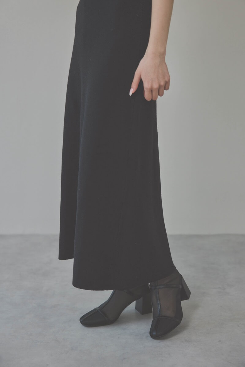 ブラックのニットドレス