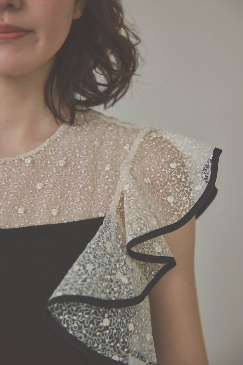 ブラックのニットドレス