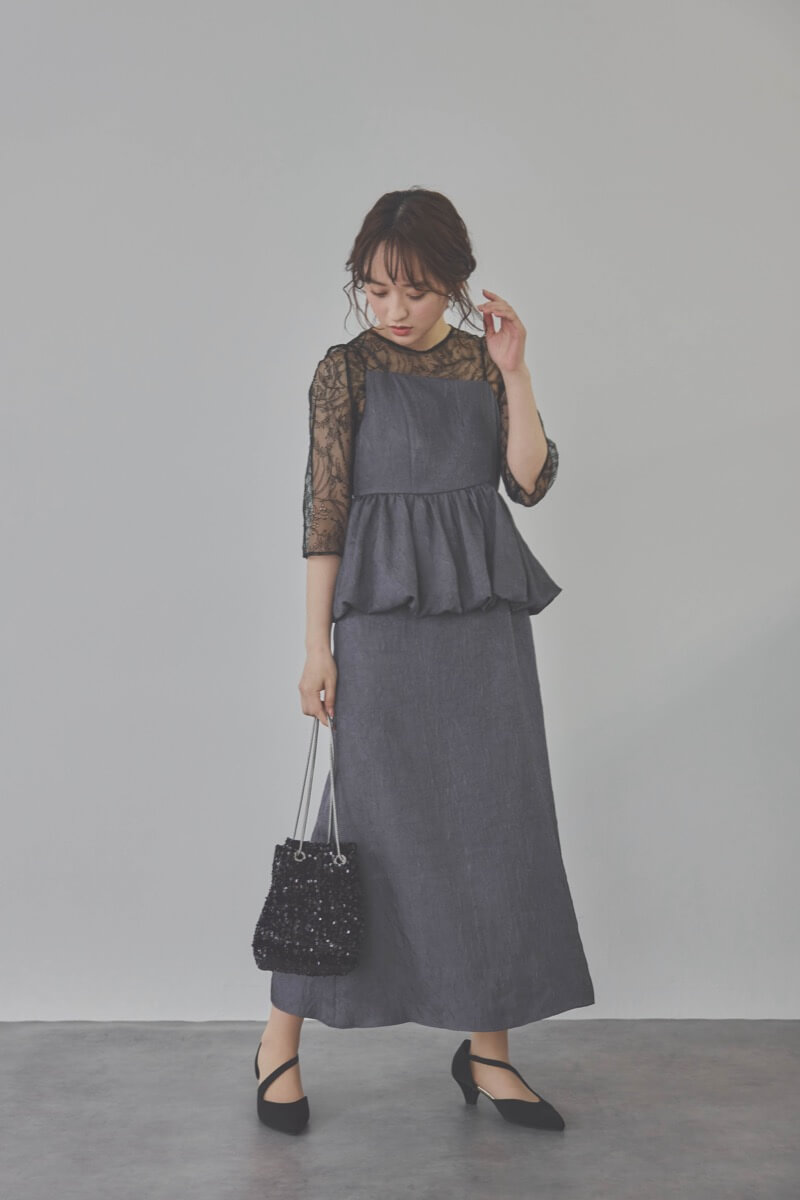 ネイビーのバルーンぺプラムセットアップドレス