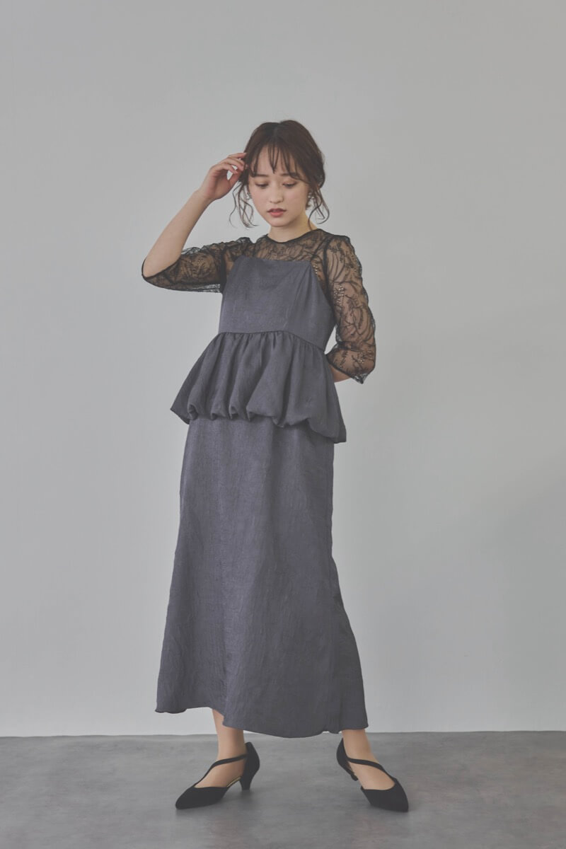 ネイビーのバルーンぺプラムセットアップドレス