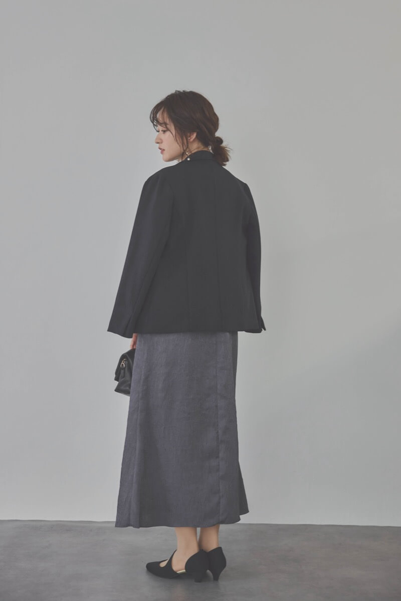 ネイビーのバルーンぺプラムセットアップドレス