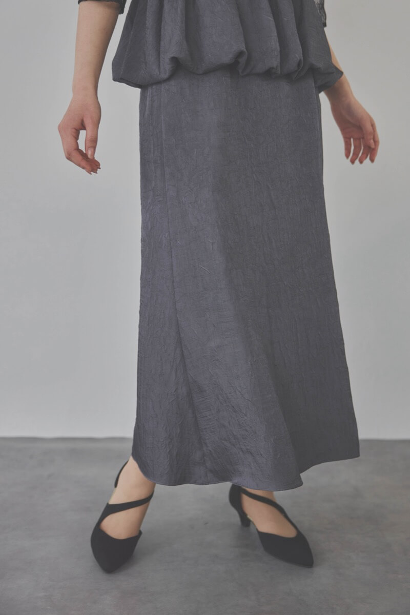 ネイビーのバルーンぺプラムセットアップドレス