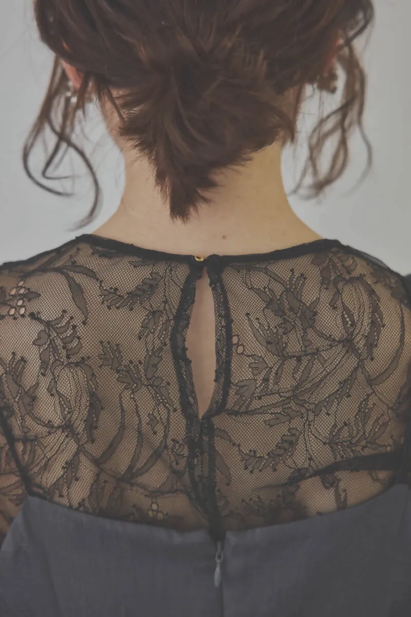 ネイビーのバルーンぺプラムセットアップドレス