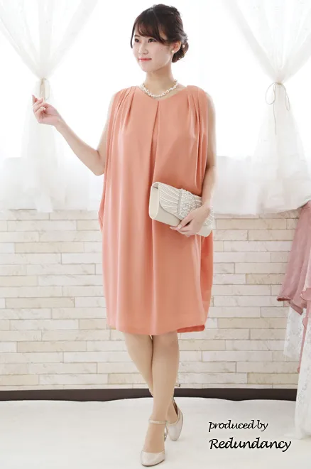 ピンクのVネックコクーンドレス