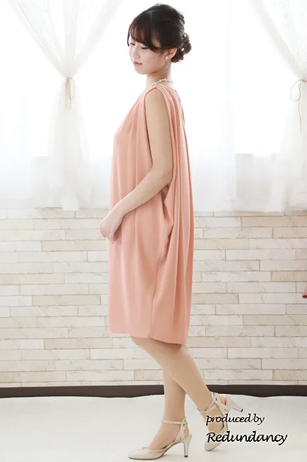 ピンクのVネックコクーンドレス