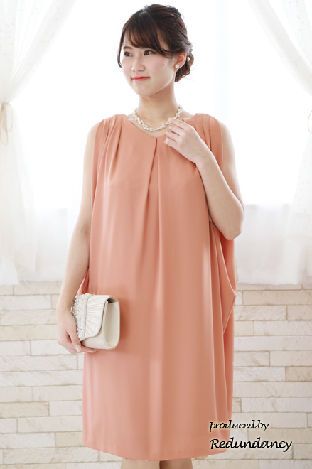 ピンクのVネックコクーンドレス