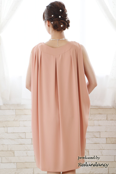 ピンクのVネックコクーンドレス