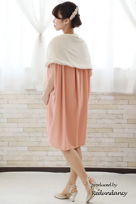 ピンクのVネックコクーンドレス