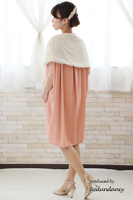 ピンクのVネックコクーンドレス