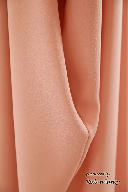 ピンクのVネックコクーンドレス