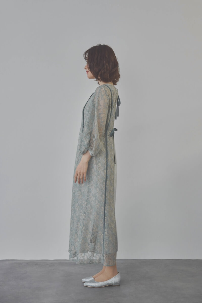 サックスのパイピングレースエプロンドレス