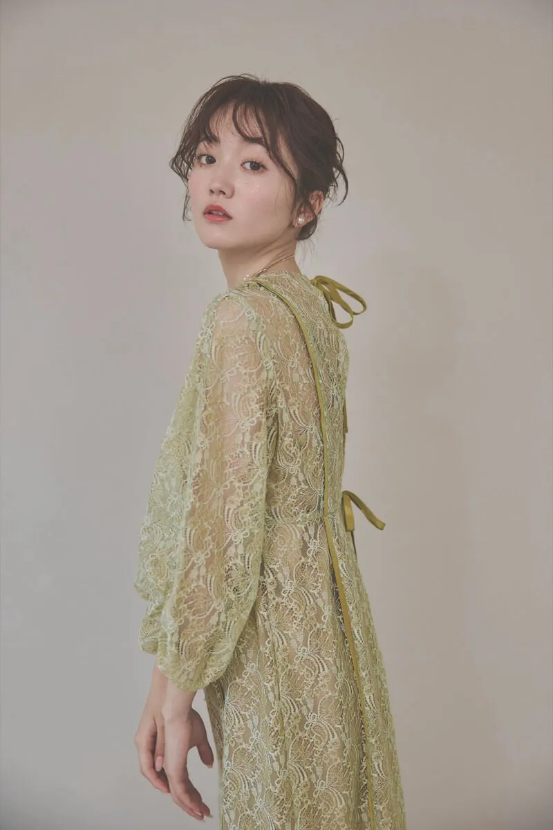 グリーンのパイピングレースエプロンドレス