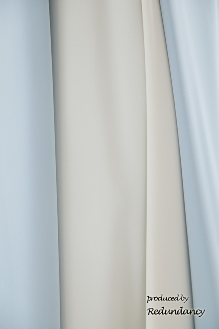 ブルー×ホワイトの配色Aラインドレス