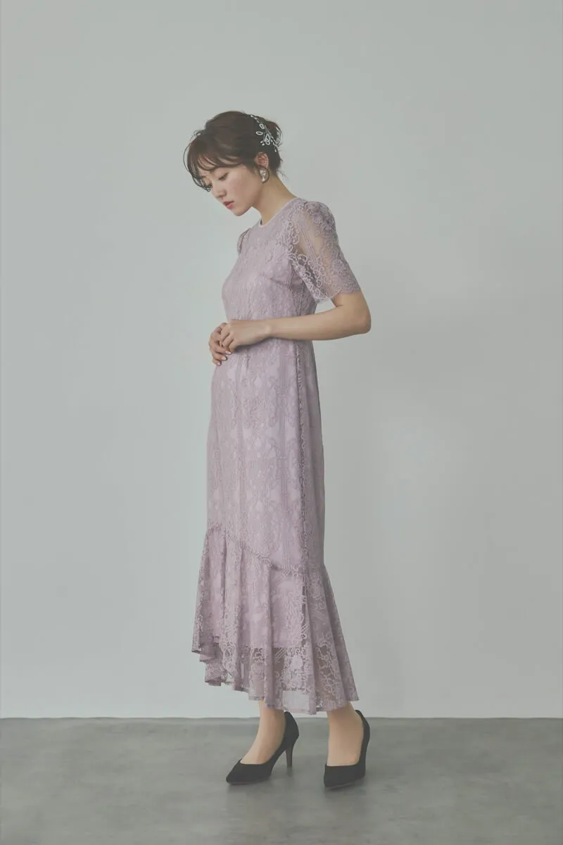 ピンクのファインレースドレス