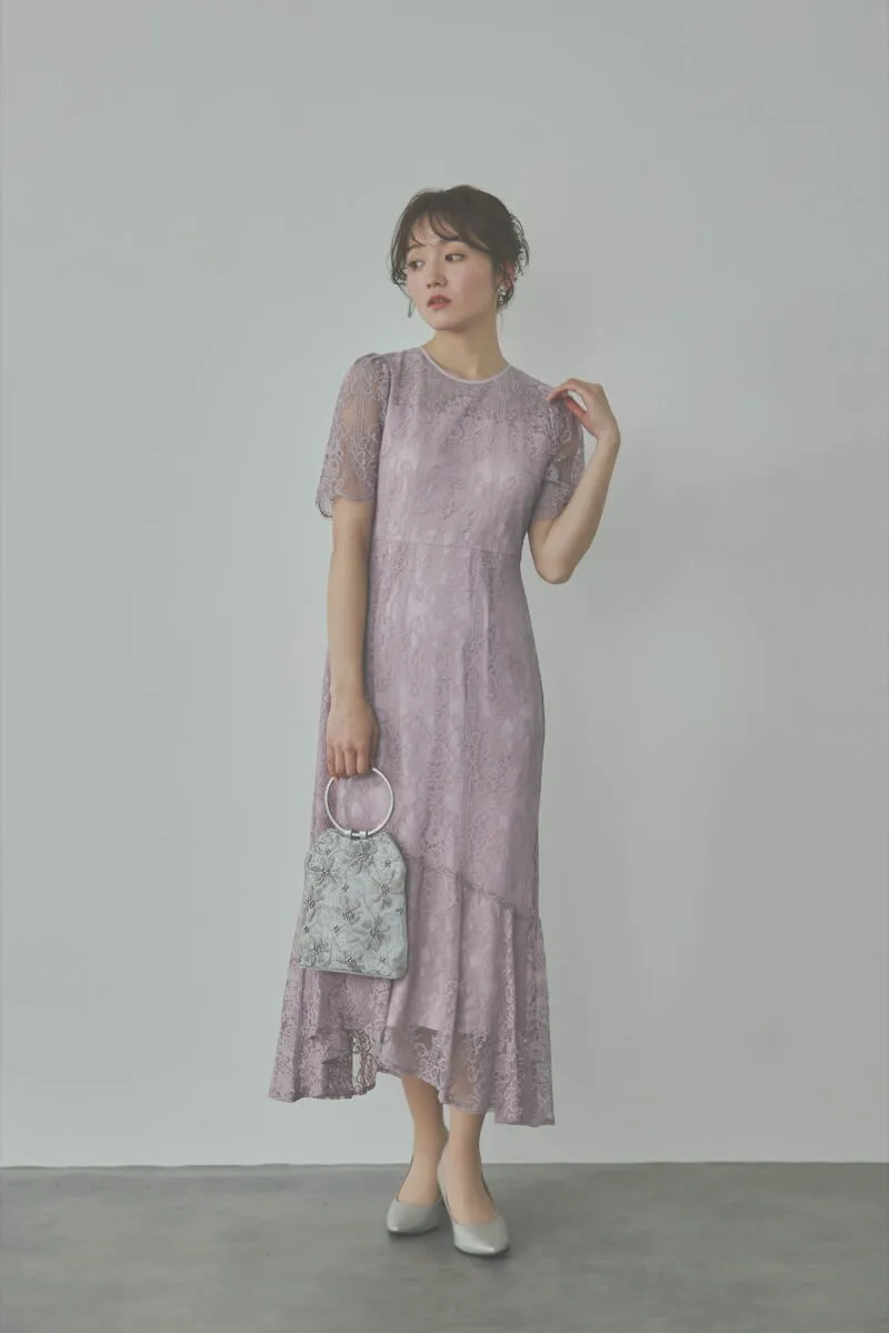 ピンクのファインレースドレス