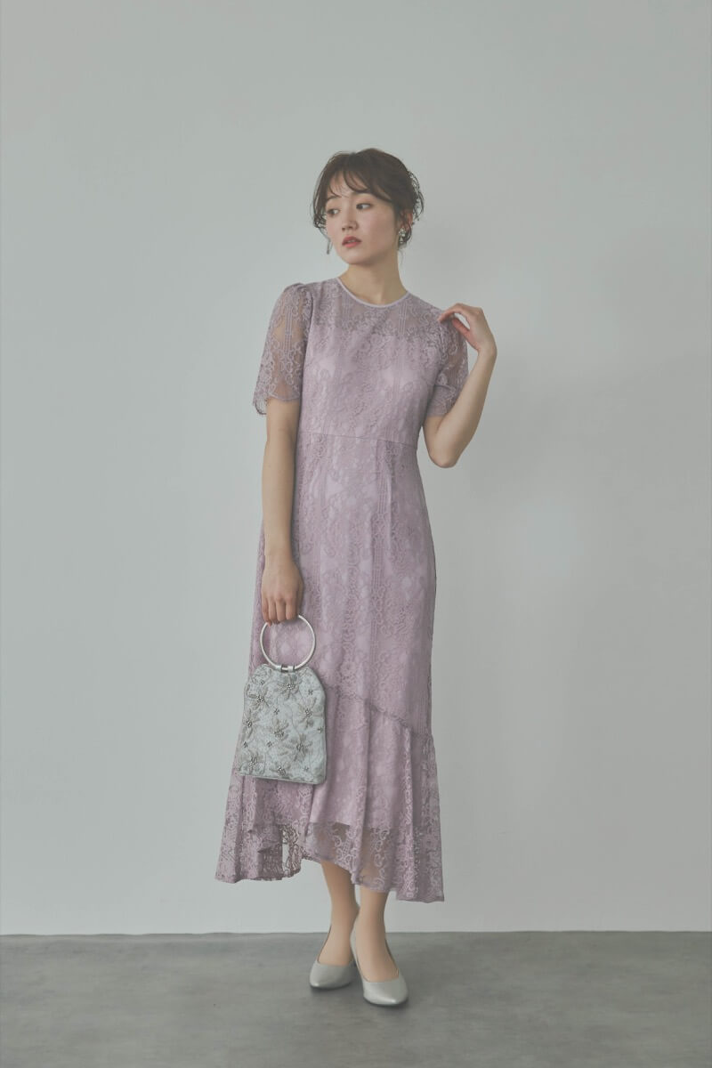 ピンクのファインレースドレス