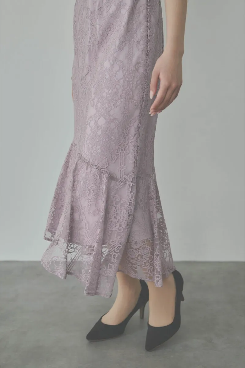 ピンクのファインレースドレス