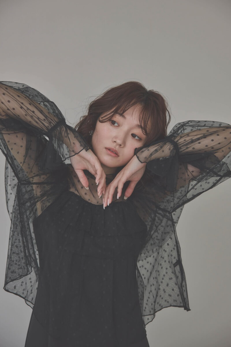 ブラックのドットチュールトップスドレス