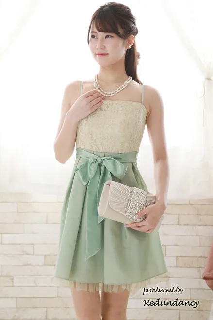 ミントグリーンの切替ミニ丈ドレス