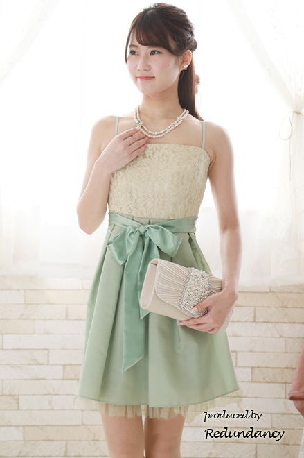 ミントグリーンの切替ミニ丈ドレス