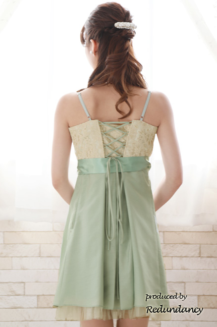 ミントグリーンの切替ミニ丈ドレス