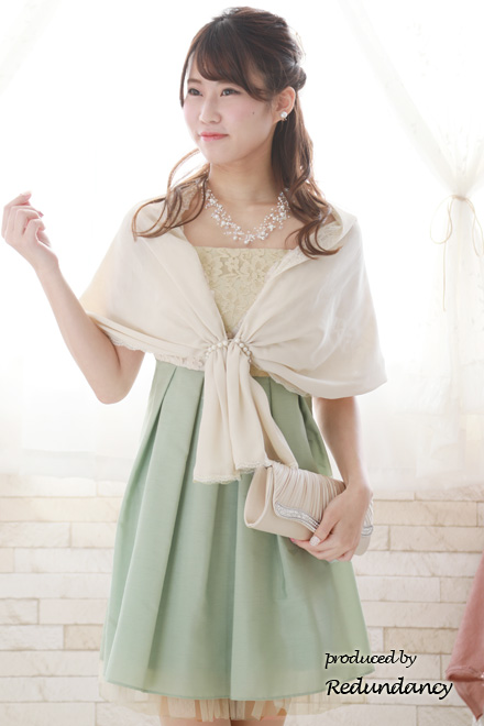 ミントグリーンの切替ミニ丈ドレス