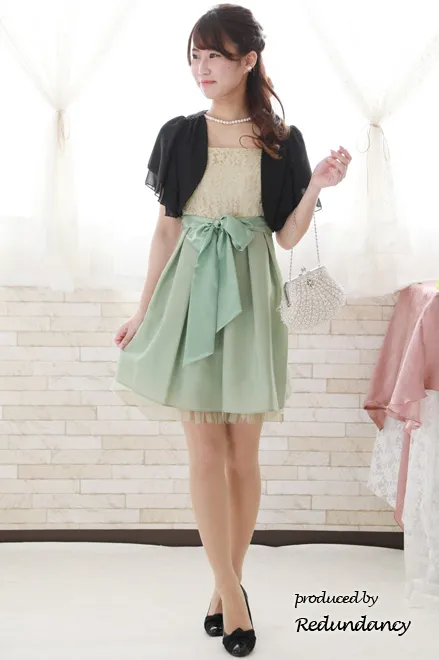 ミントグリーンの切替ミニ丈ドレス