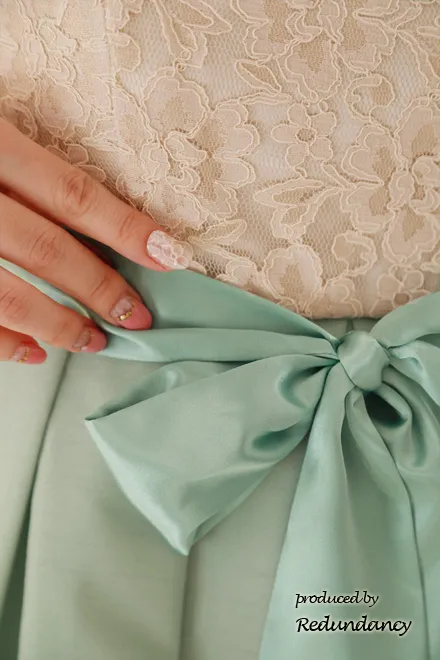 ミントグリーンの切替ミニ丈ドレス