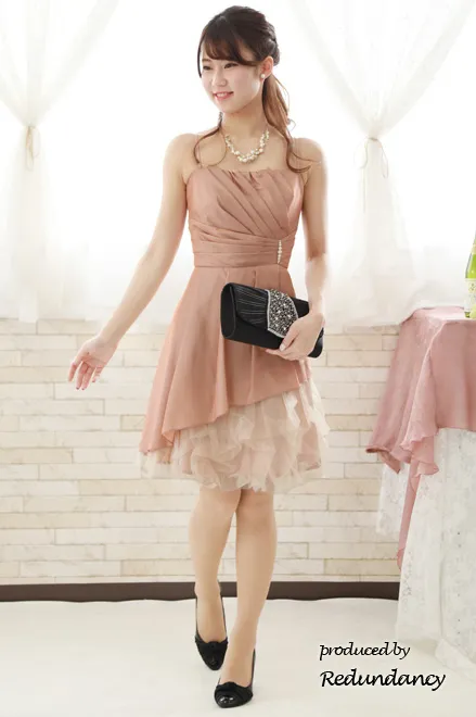 ピンクのボリュームチュールドレス