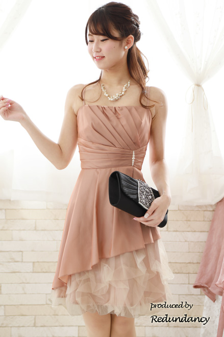 ピンクのボリュームチュールドレス