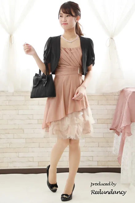 ピンクのボリュームチュールドレス